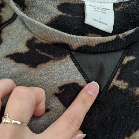 Abercrombie & Fitch reverse tie-dye crop shirt - Picture 3 of 8